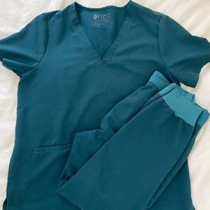 FIGS Scrub Top Set (2 pocket top, jogger pants)